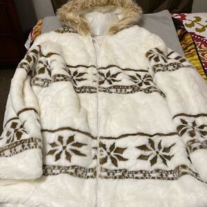 Very soft and has pockets and it’s reversal